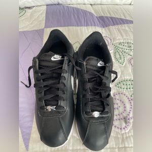 Nike - Men’s 8 Sneakers